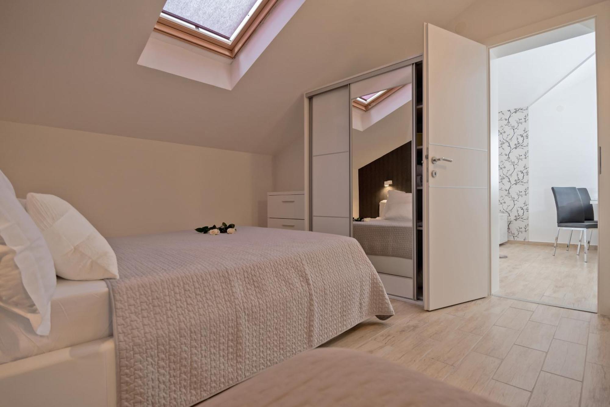 Apartments And Rooms With Parking Space Rogoznica - 10339 Quarto foto