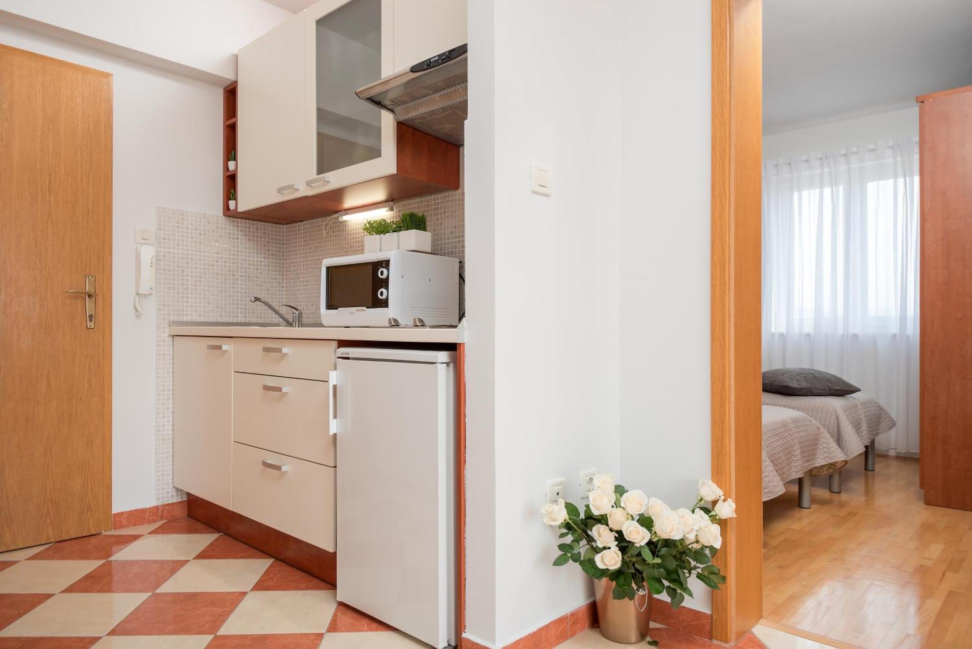 Apartments And Rooms With Parking Space Rogoznica - 10339 Quarto foto
