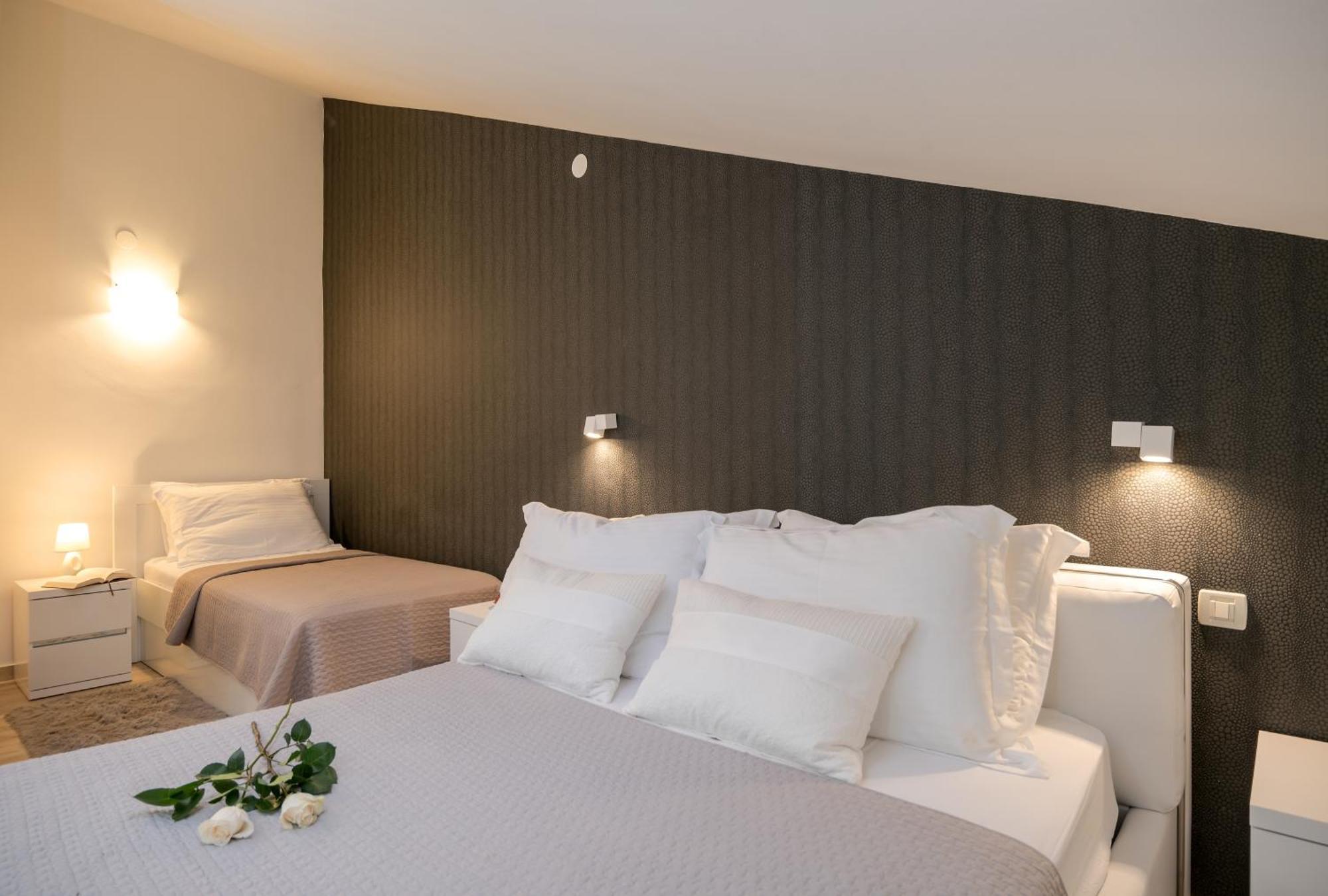 Apartments And Rooms With Parking Space Rogoznica - 10339 Quarto foto
