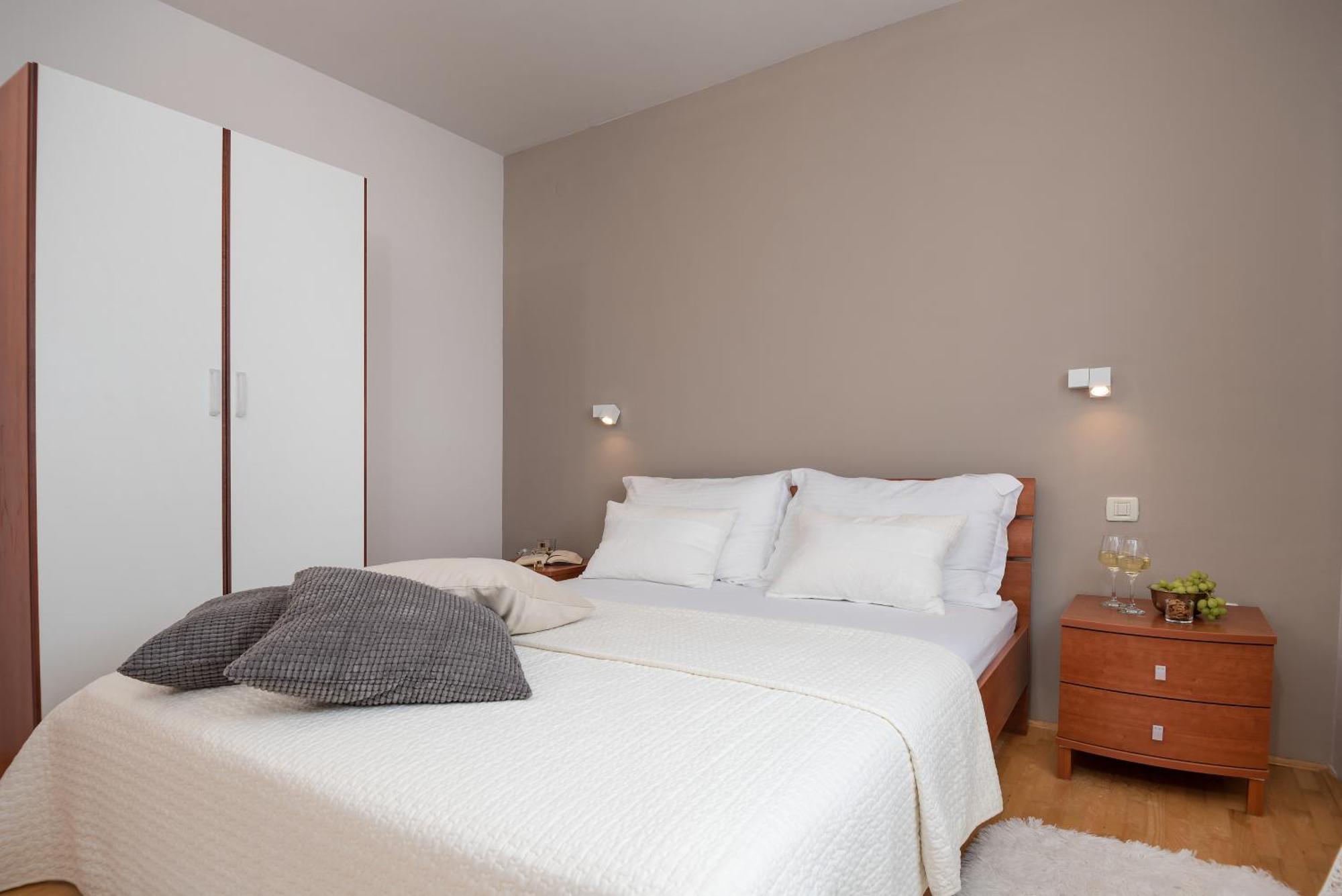 Apartments And Rooms With Parking Space Rogoznica - 10339 Quarto foto